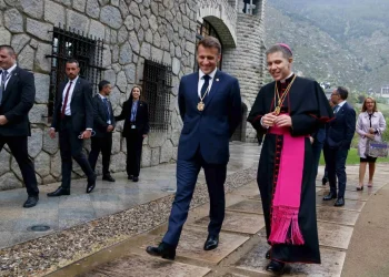 Els dos Coprínceps d'Andorra, Emmanuel Macron i Josep-Lluís Serrano Pentinat / VP