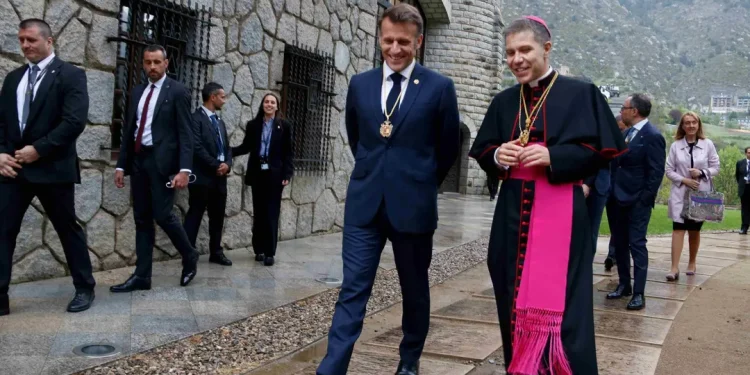 Els dos Coprínceps d'Andorra, Emmanuel Macron i Josep-Lluís Serrano Pentinat / VP