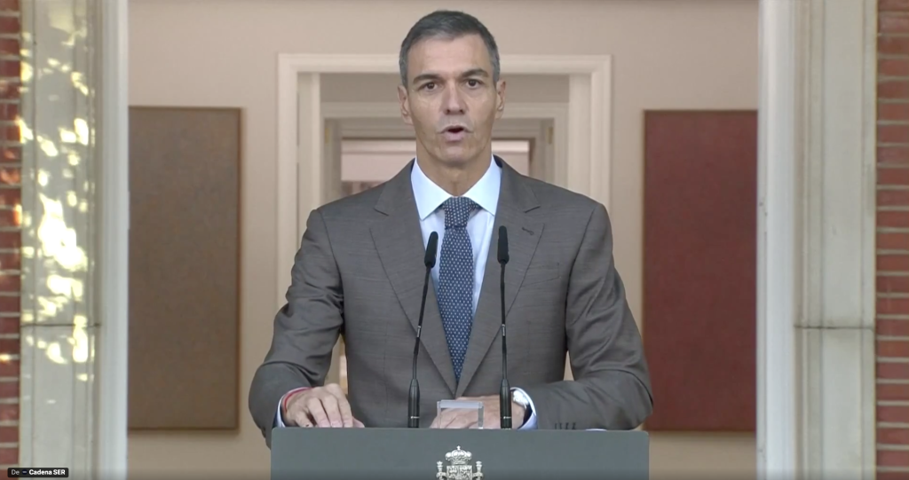 Pedro Sánchez durant la compareixença d'aquest dilluns.