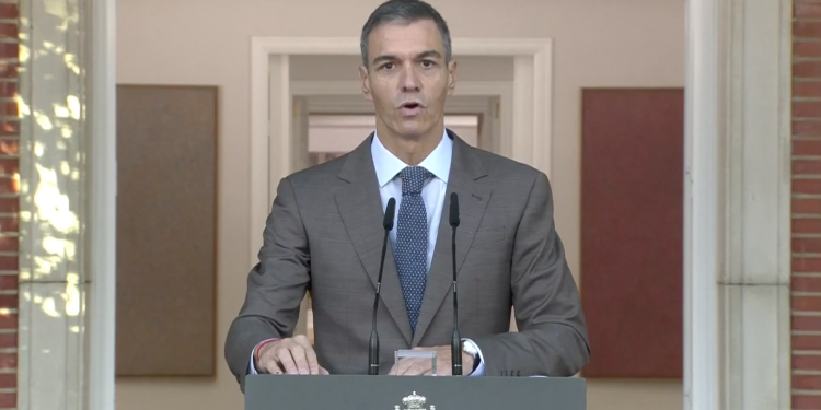 Pedro Sánchez durant la compareixença d'aquest dilluns.