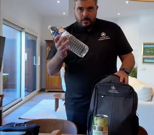 Un frame del vídeo de Protecció Civil.