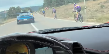 Avançament temerari als ciclistes.