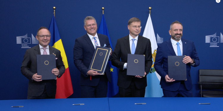 Signatura de l'acord d'associació amb la Unió Europea.