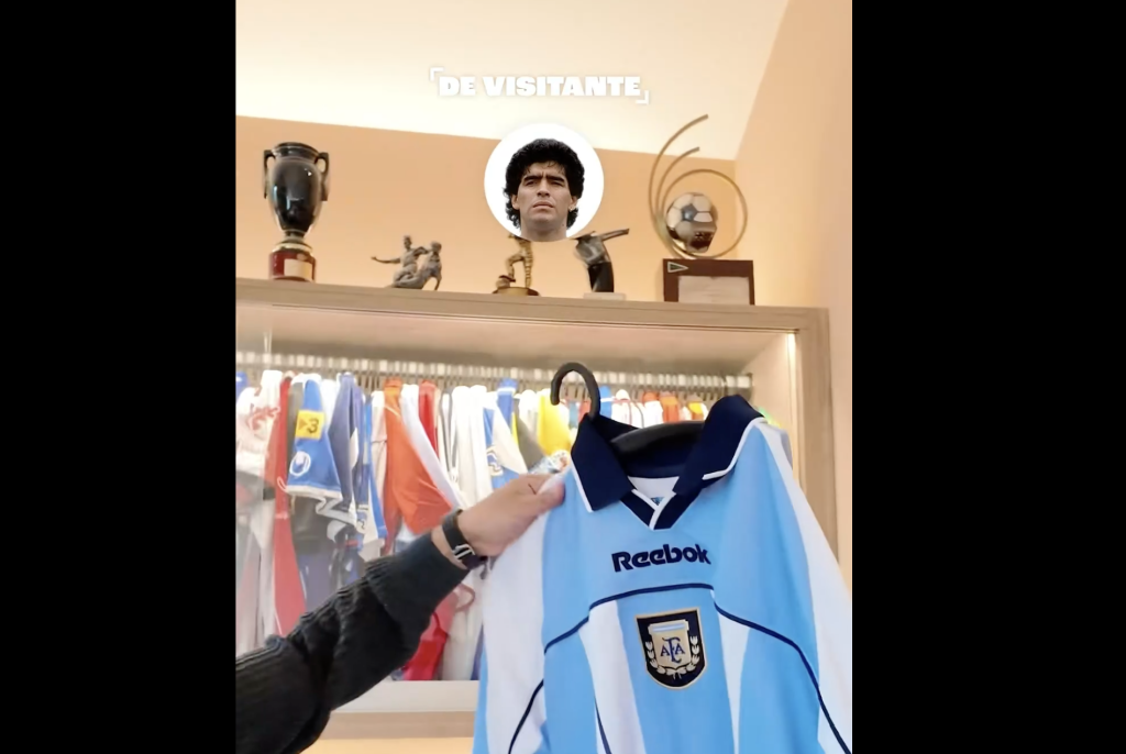 Imatge de la samarreta de Maradona amb la selecció argentina / Devisitante
