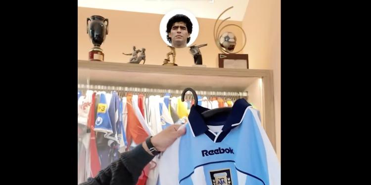 Imatge de la samarreta de Maradona amb la selecció argentina / Devisitante