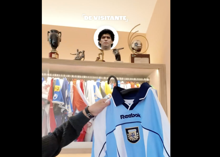 Imatge de la samarreta de Maradona amb la selecció argentina / Devisitante