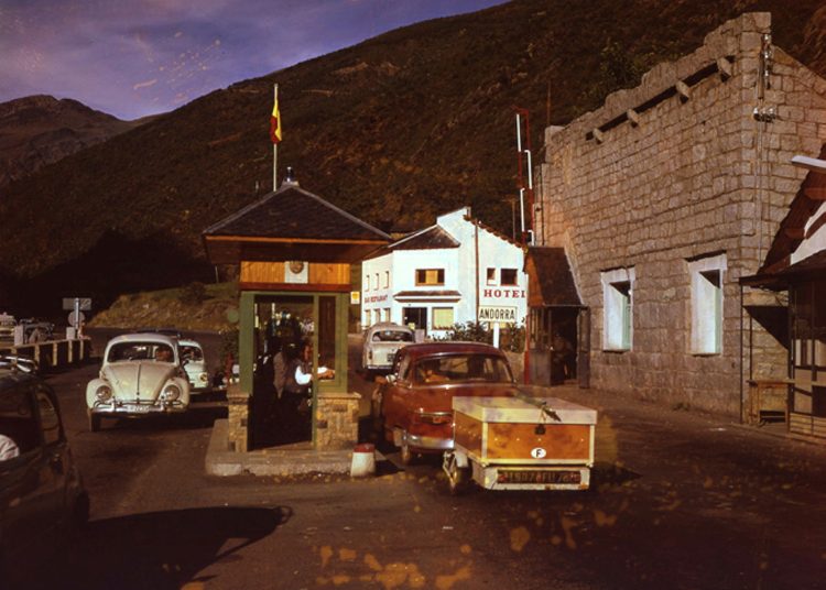 Imatge de la frontera hispanoandorrana entre el 1965 i el 1970. Foto: Arxiu Nacional d'Andorra FFP_2215 (1965)