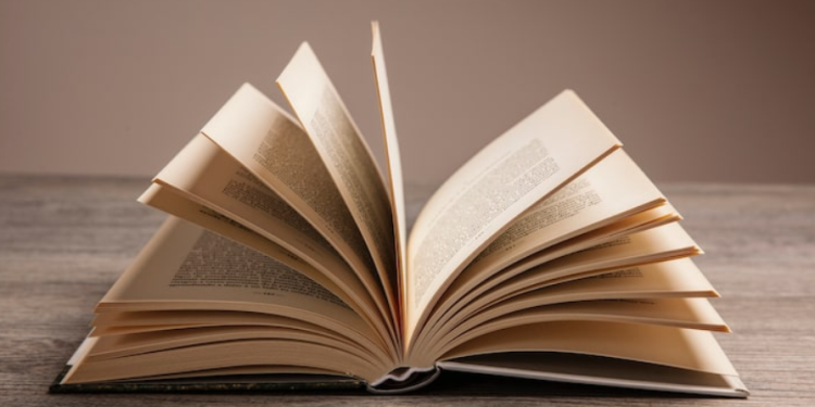 Un llibre.