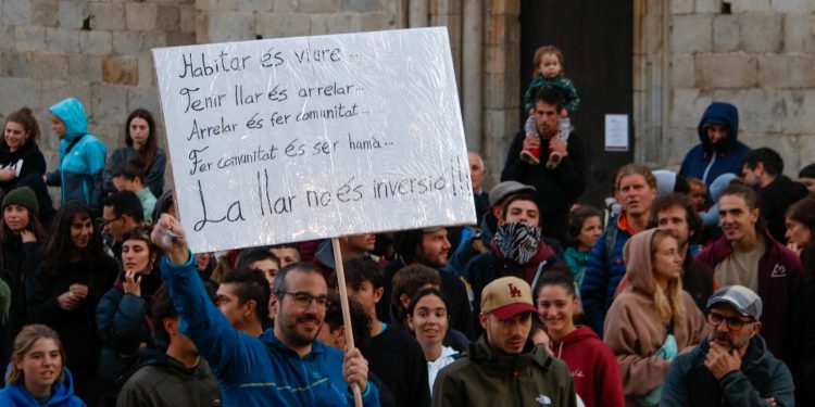 Manifestació per l'habitatge a la Seu. Foto: ACN