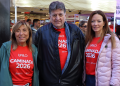 La ministra de Presidència, Economia, Treball i Habitatge, Conxita Marsol, amb el president d'Assandca, Josep Saravia, i la ministra de Salut, Helena Mas, abans de la caminada contra el càncer.