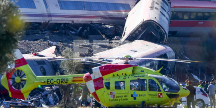 L'estat en què han quedat els trens després de l'accident.