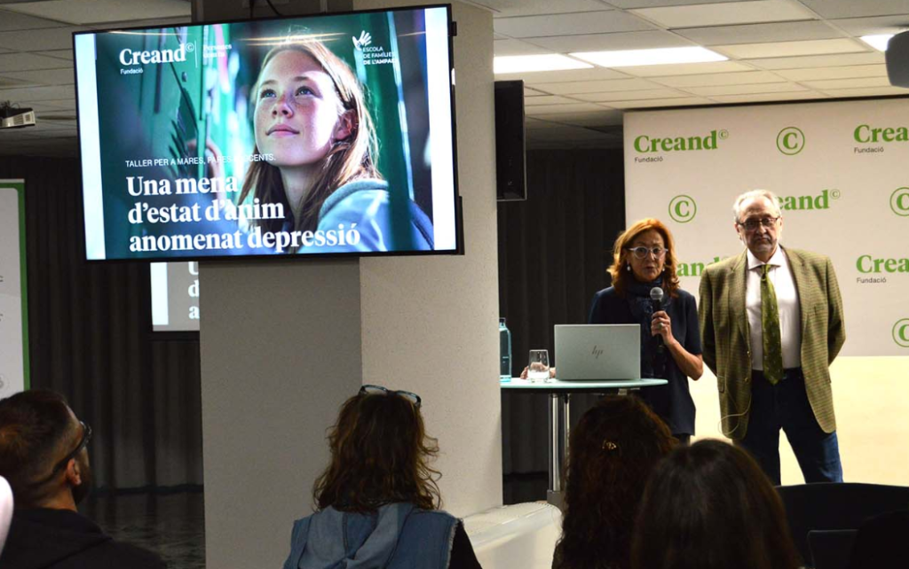 El psicòleg especialista en psicologia clínica, trastorns de la conducta i patologia dual en l’àmbit infantojuvenil, i cofundador i director clínic d’Amalgama7, Jordi Royo, amb la directora de Creand Fundació, Francesca Ros.