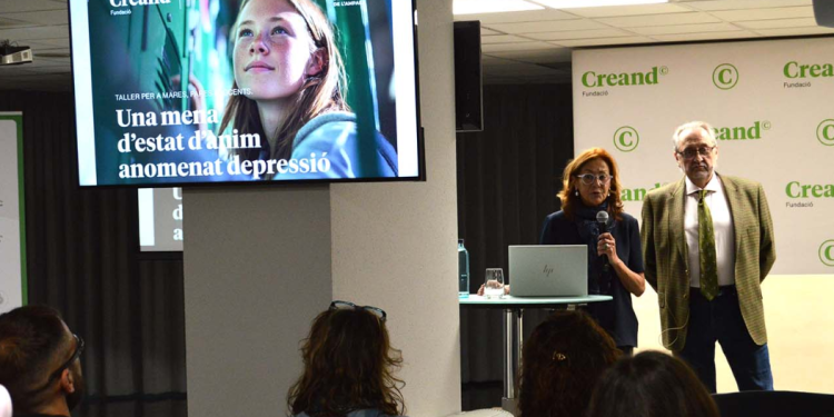 El psicòleg especialista en psicologia clínica, trastorns de la conducta i patologia dual en l’àmbit infantojuvenil, i cofundador i director clínic d’Amalgama7, Jordi Royo, amb la directora de Creand Fundació, Francesca Ros.
