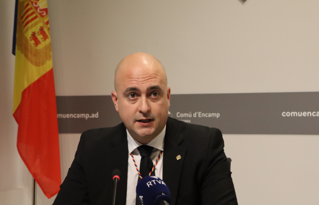 El cònsol menor, Xavier Fernàndez, durant la roda de premsa posterior a la sessió del consell de comú.