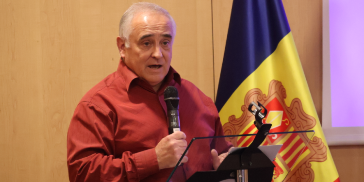 Albert Font, vocal de l'entitat, durant la seva intervenció.