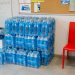 Ampolles d'aigua a l'Ajuntament de Montferrer i Castellbò, a disposició dels veïns d'Aravell afectats per les restriccions a la xarxa potable (Foto: ACN)
